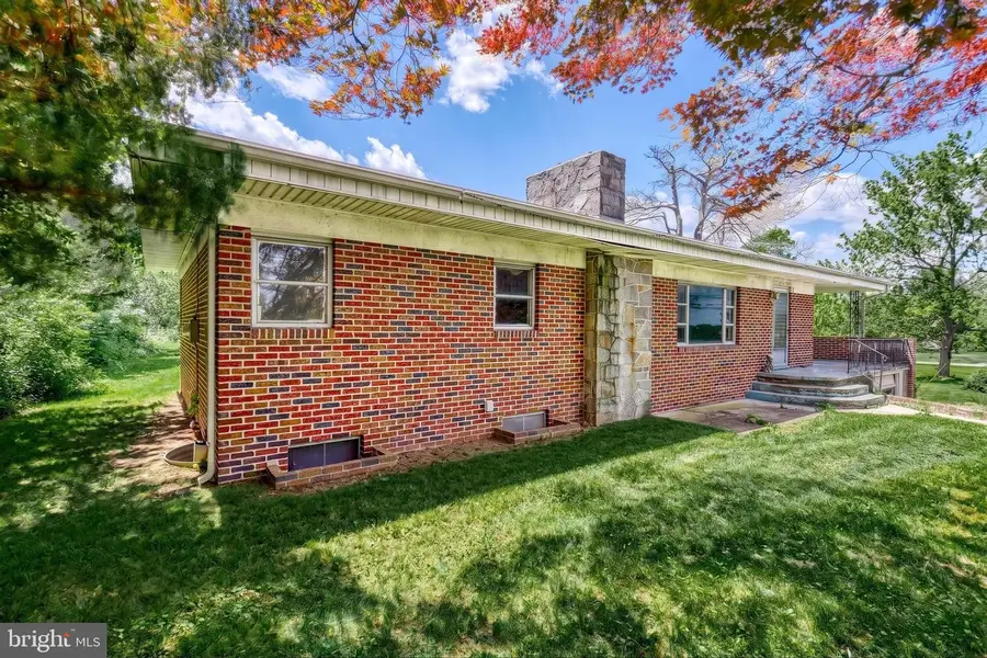 9 Pine Grove Rd, Hanover, PA 17331 - #3