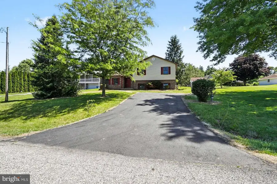 16 Wadsworth Dr, East Berlin, PA 17316 - #3
