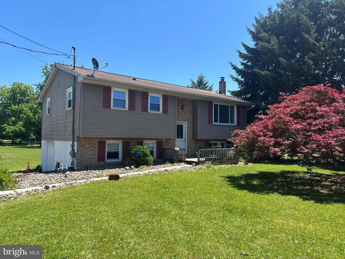 20 Commerce St, New Oxford, PA 17350 - #1