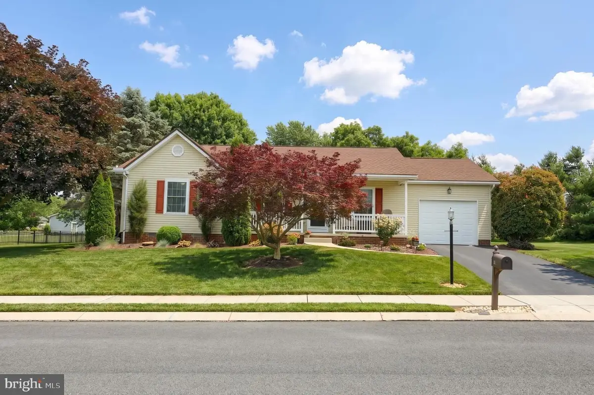 25 Fieldcrest Dr, Littlestown, PA 17340 - #1