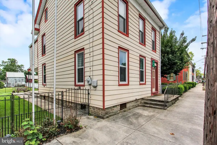 526 W King St, East Berlin, PA 17316 - #2