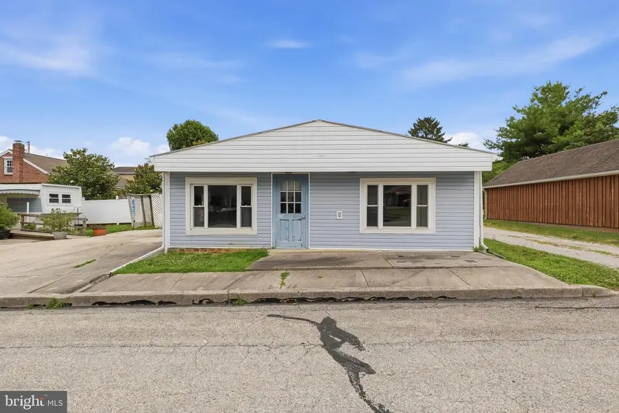 374 Maple Ave, Hanover, PA 17331 - #2