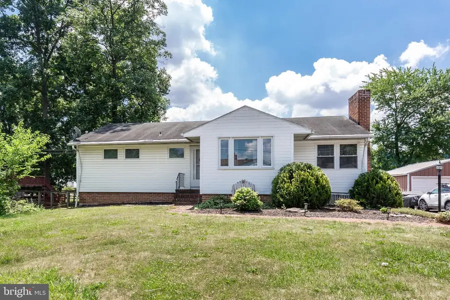 231 E High St, New Oxford, PA 17350 - #2