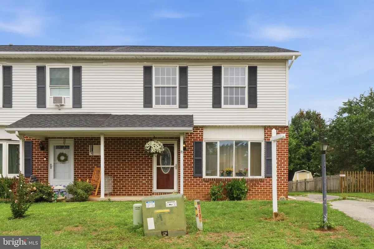 16 E Lakeview Dr, Littlestown, PA 17340 - #1