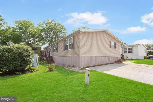 60 Broadwing Dr, HANOVER, PA 17331