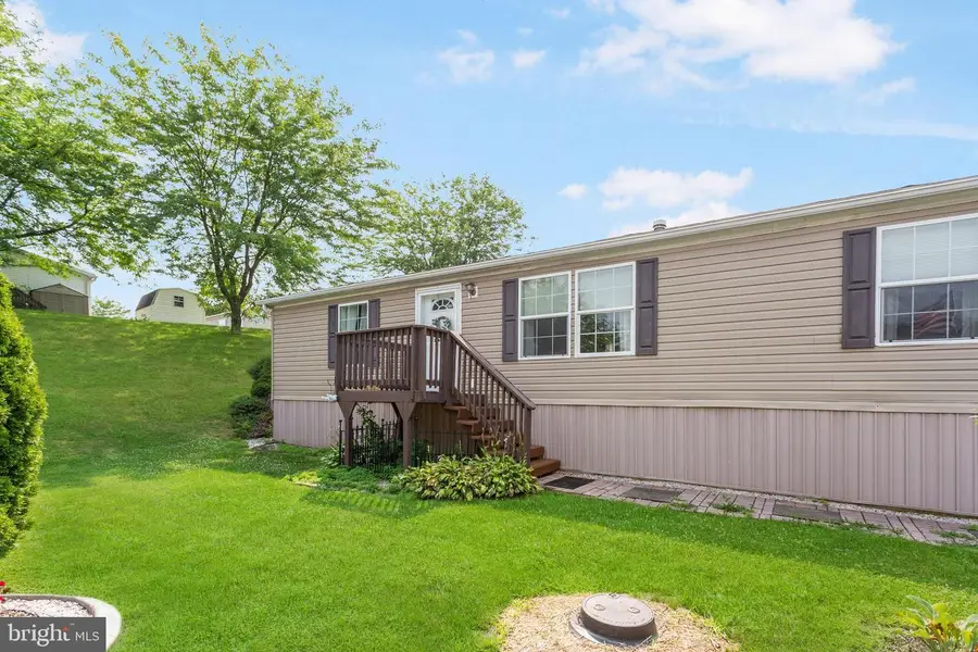 60 Broadwing Dr, Hanover, PA 17331 - #2