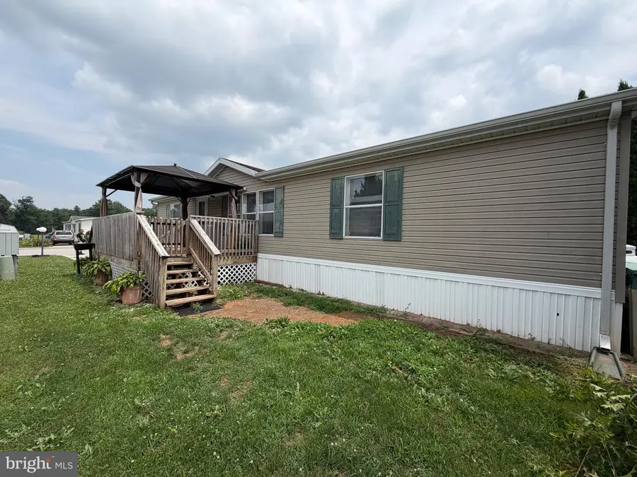 29 Hampshire Dr, New Oxford, PA 17350 - #2