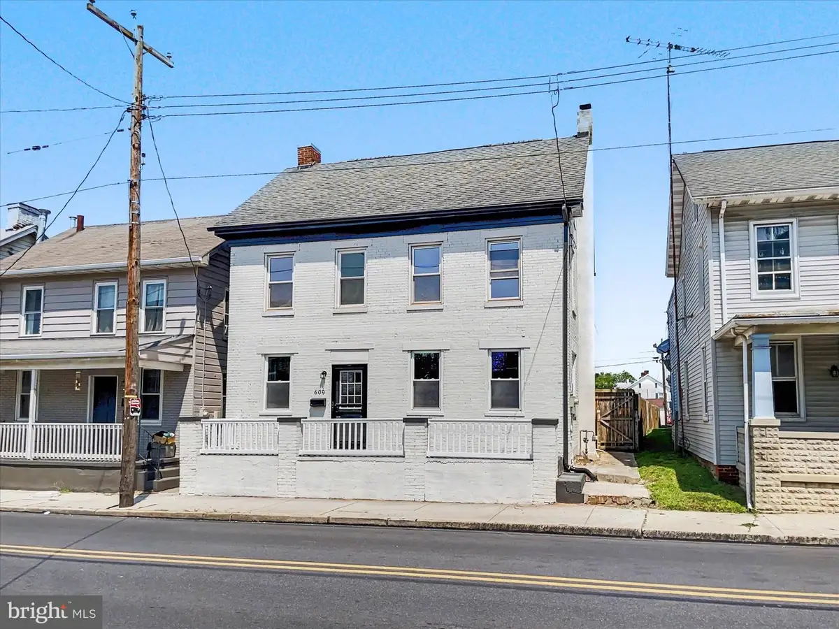 609 Main St, McSherrystown, PA 17344 - #1