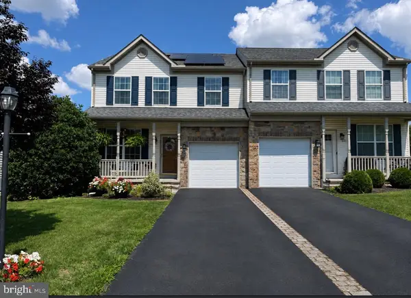 243 Maple Dr, HANOVER, PA 17331