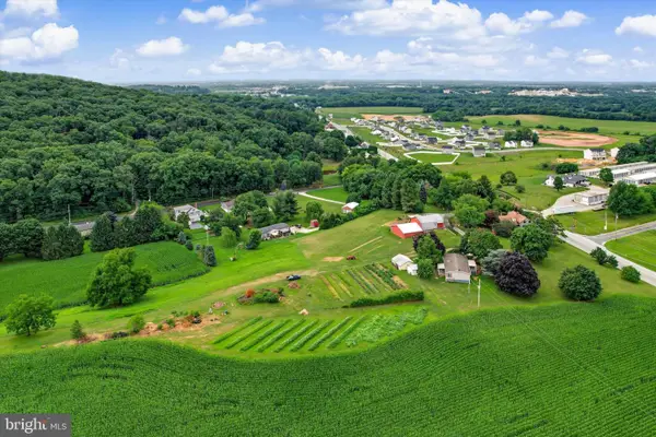 2619 Carlisle Pike, NEW OXFORD, PA 17350