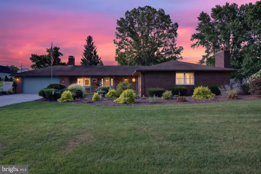 16 Howard Dr, East Berlin, PA 17316 - #2