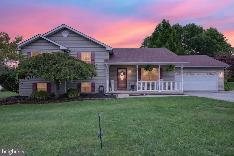 240 Matthew Dr, New Oxford, PA 17350 - #3