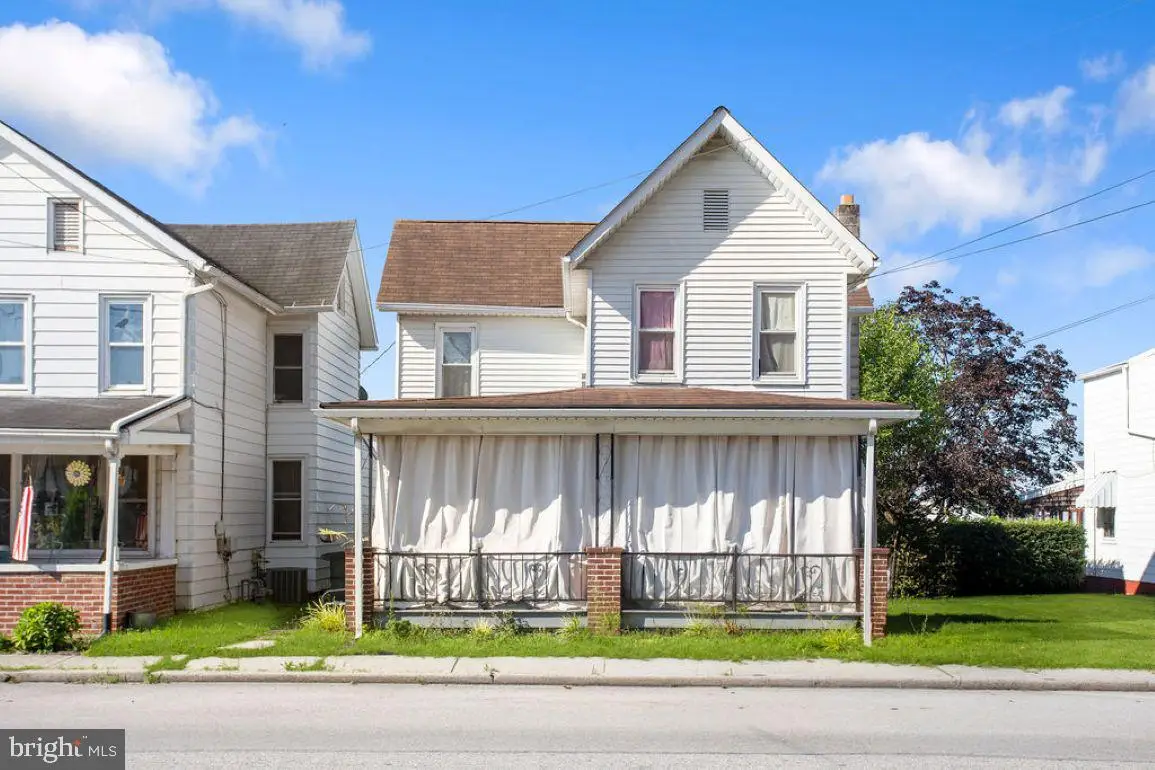636 Third St, Hanover, PA 17331 - #1