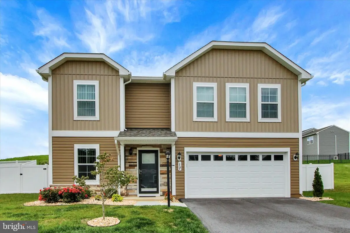 17 Natures Way Cir, New Oxford, PA 17350 - #1