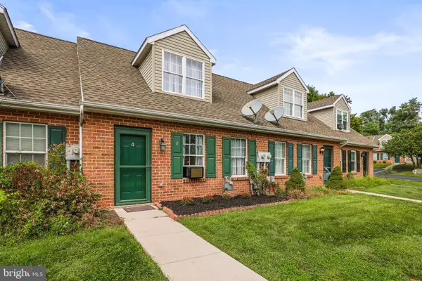 4 Oxford Ct, NEW OXFORD, PA 17350