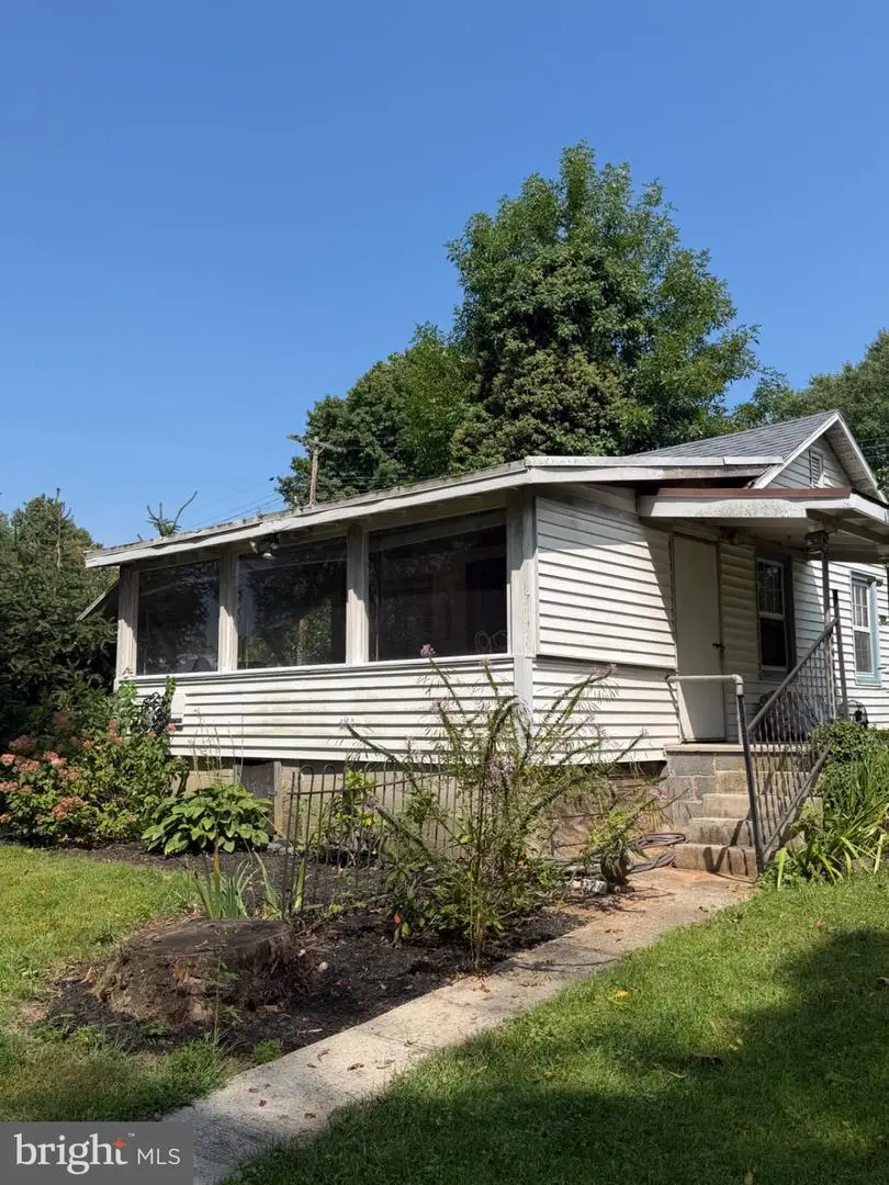 114 Park St, East Berlin, PA 17316 - #1