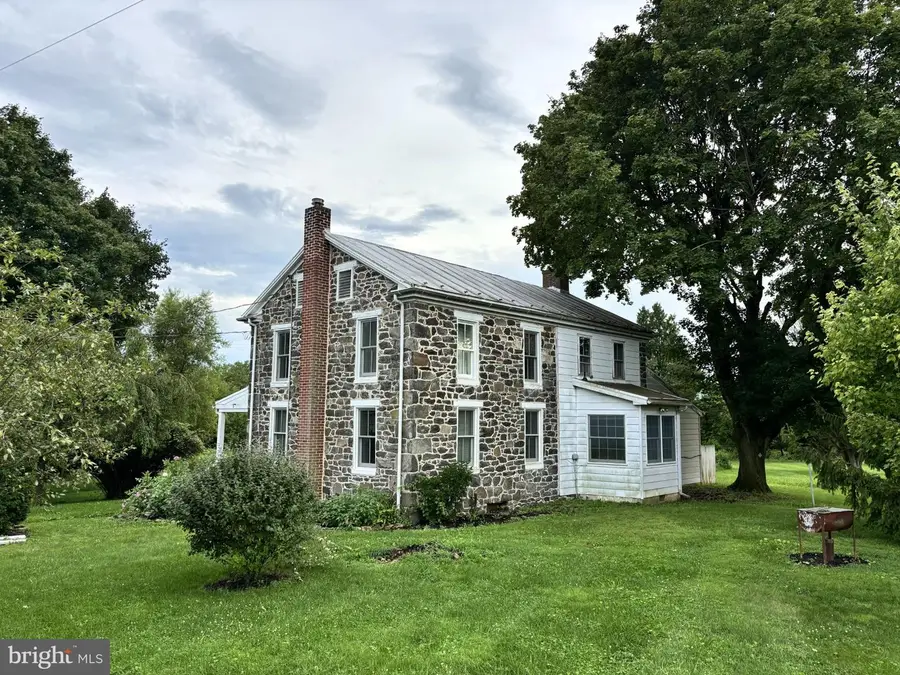 495 Sibert Rd, New Oxford, PA 17350 - #2