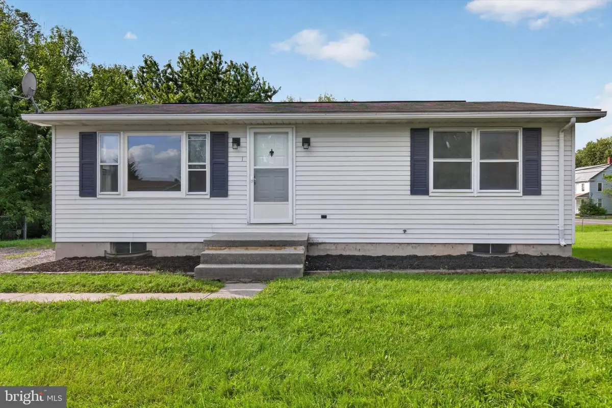 1 Birch Ln, New Oxford, PA 17350 - #1