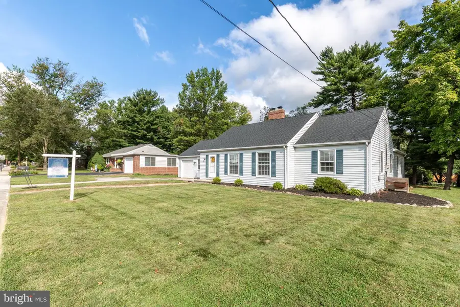 333 W Myrtle St, Littlestown, PA 17340 - #2