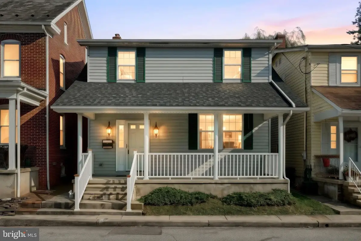 111 Pleasant St, New Oxford, PA 17350 - #1