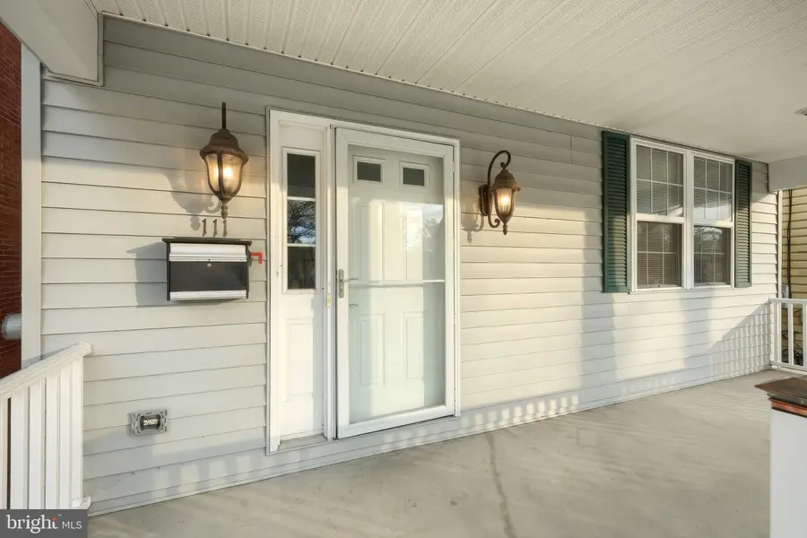 111 Pleasant St, New Oxford, PA 17350 - #2