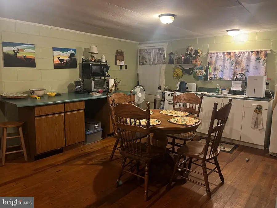 2082 Pine Grove Rd, Fayetteville, PA 17222 - #2