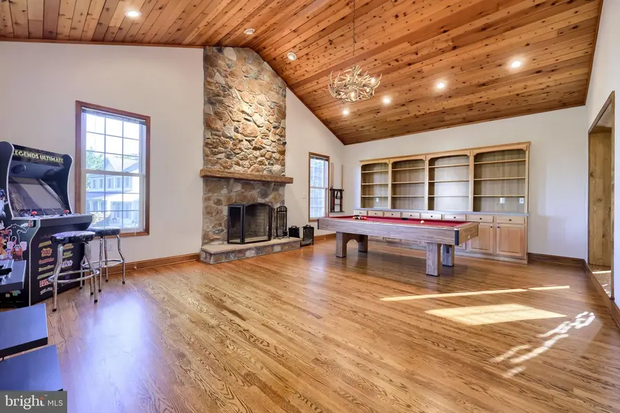 77 E Summit Dr, Littlestown, PA 17340 - #2