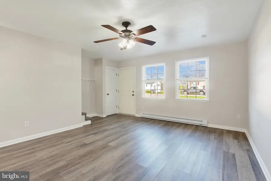 39 Commerce St, New Oxford, PA 17350 - #2