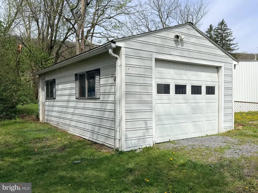 1040 Spring St N, Everett, PA 15537 - #2