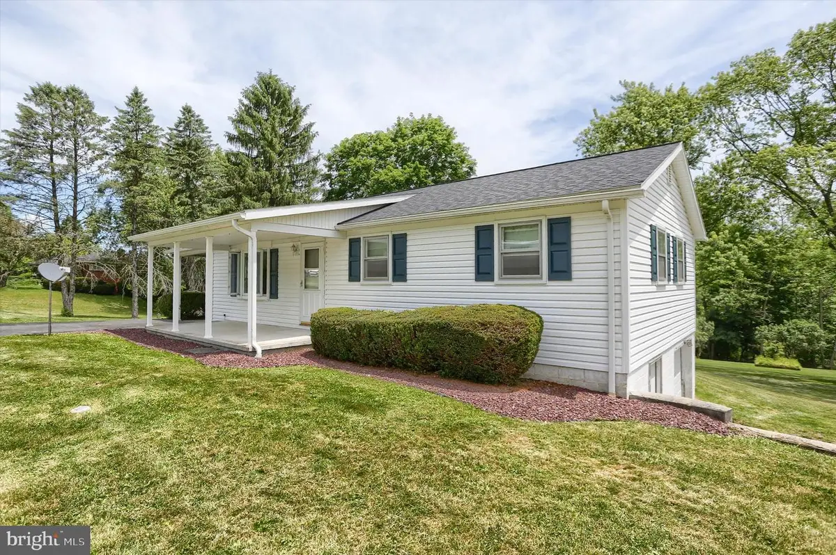 911 West St, Everett, PA 15537 - #1