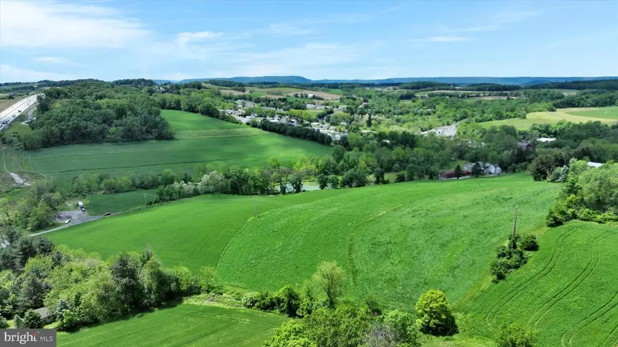 235 Stump Rd, Kutztown, PA 19530 - Image #2