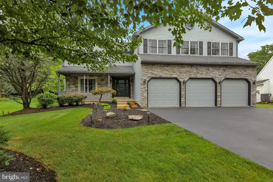 4189 Hill Terrace Dr, Sinking Spring, PA 19608 - Image #2