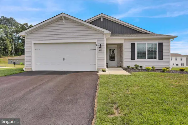 2 E Skytop Ct, BERNVILLE, PA 19506