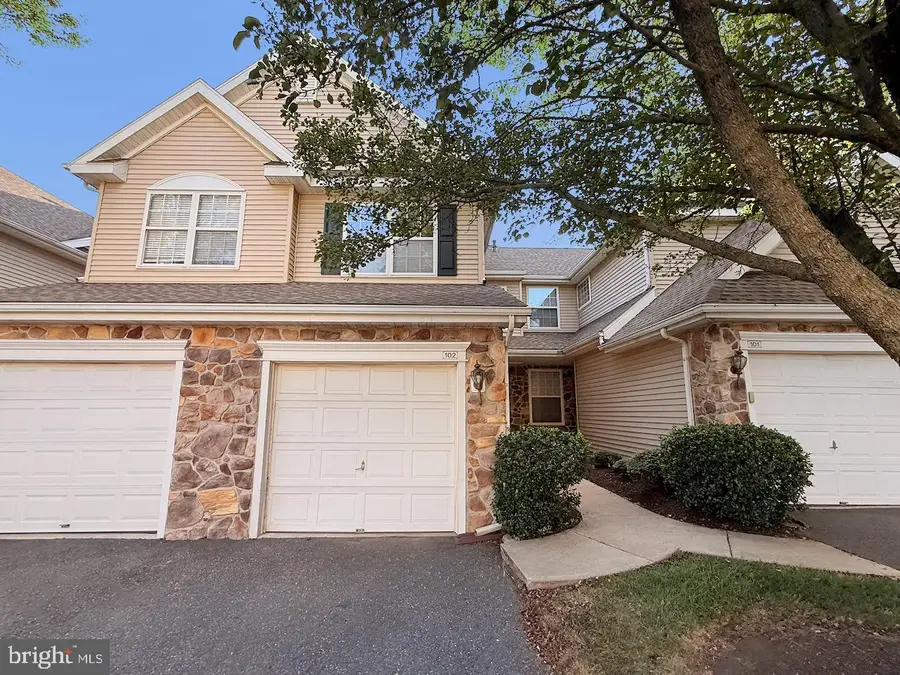 102 Country Ln, Morgantown, PA 19543 - Image #2