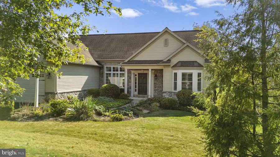 44 Winterberry Ln, Womelsdorf, PA 19567 - Image #2