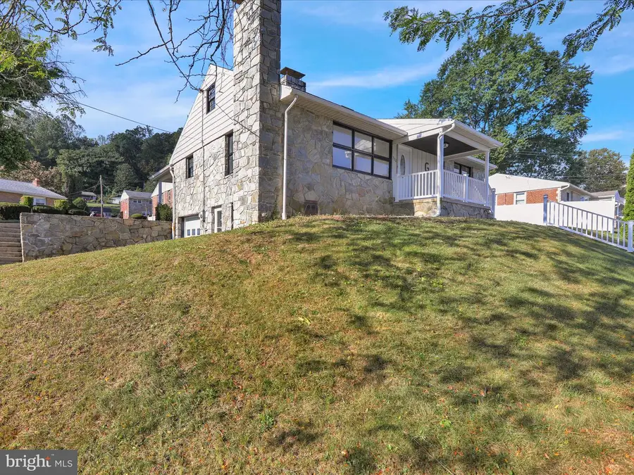 320 Hillside Dr, Reading, PA 19607 - Image #2
