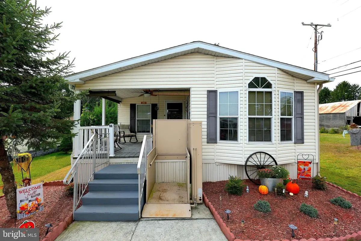 16 Shamrock Ave, Mohrsville, PA 19541 - #1