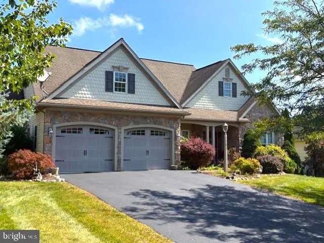 121 Copper Beech Ln, Womelsdorf, PA 19567 - Image #1