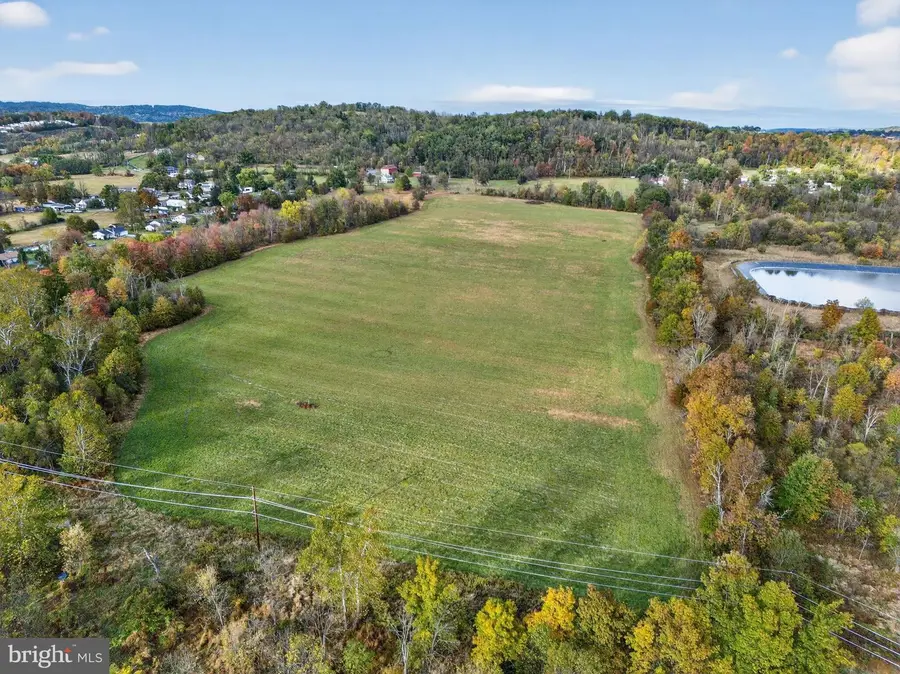 160-a Spring Garden Dr, Bechtelsville, PA 19505 - Image #3