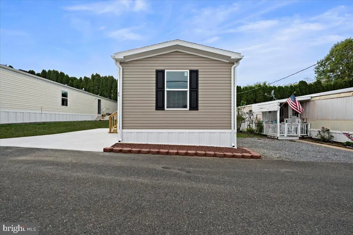 11 Woodland Ln, Mertztown, PA 19539 - Image #1