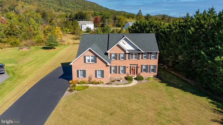 108 Highland Ct, Douglassville, PA 19518 - Image #2