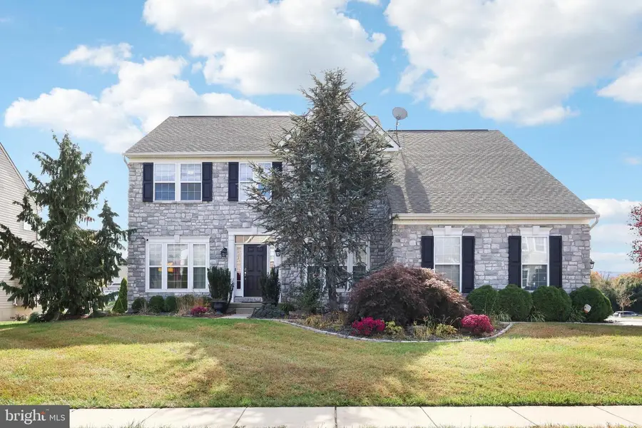 523 Glenwood Dr, Douglassville, PA 19518 - Image #2