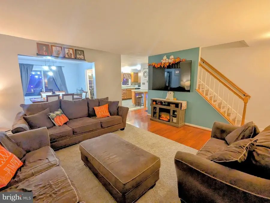 1033 Whitford Dr, Reading, PA 19605 - Image #2