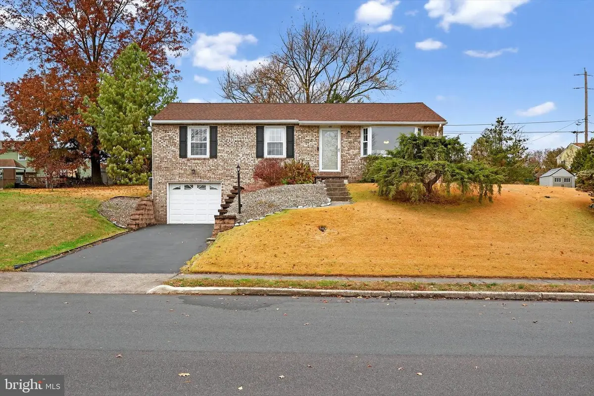 420 Glenwood Dr, Douglassville, PA 19518 - Image #1