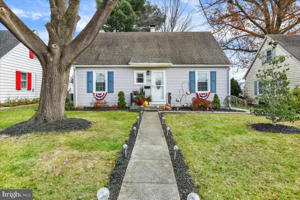 725 Franklin St, SHOEMAKERSVILLE, PA 19555