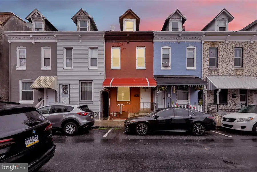 1053 Moss St, Reading, PA 19604 - Image #2