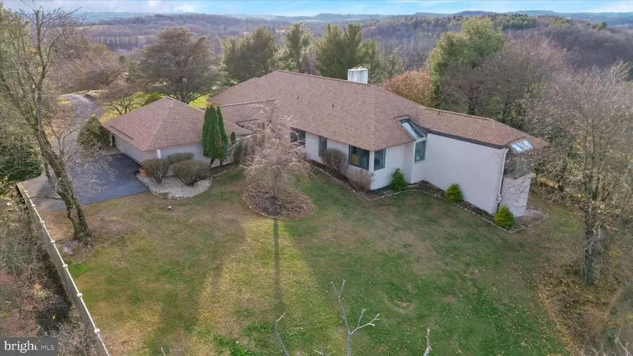 653 Scenic Dr, Bernville, PA 19506 - Image #2