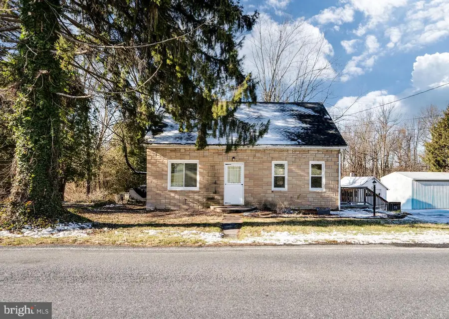 175 Forgedale Rd, Fleetwood, PA 19522 - Image #2