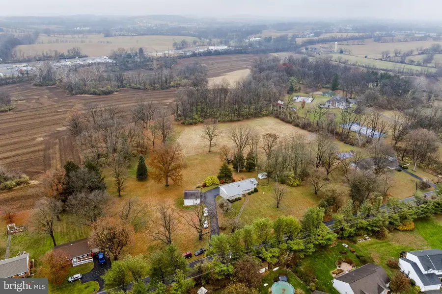 555 Lincoln Dr, Wernersville, PA 19565 - Image #3