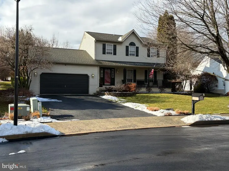 125 Shire Ln, Wernersville, PA 19565 - Image #2